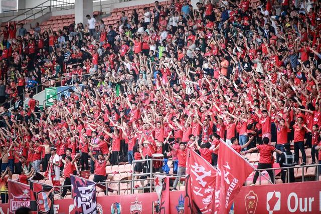 五大联赛本赛季最佳阵容 莱万搭档萨拉赫冲锋陷阵