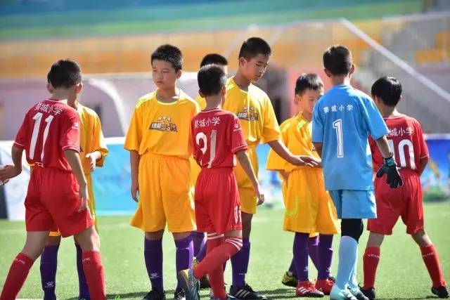 欧冠史上的罕见17分钟 一个人就这样被毁了